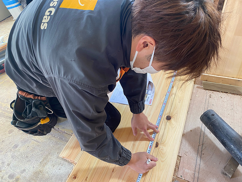 村上有希 作業中